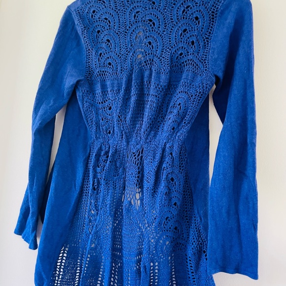 Unique Vary-Backing Sweater - Picture 4 of 4